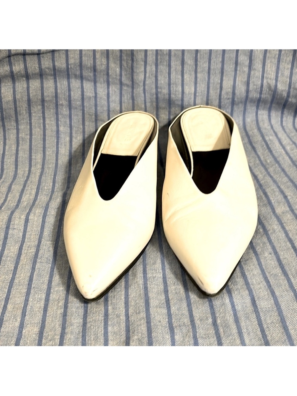Alumnae Cream Pointed-Toe Slip-On glove Mules
